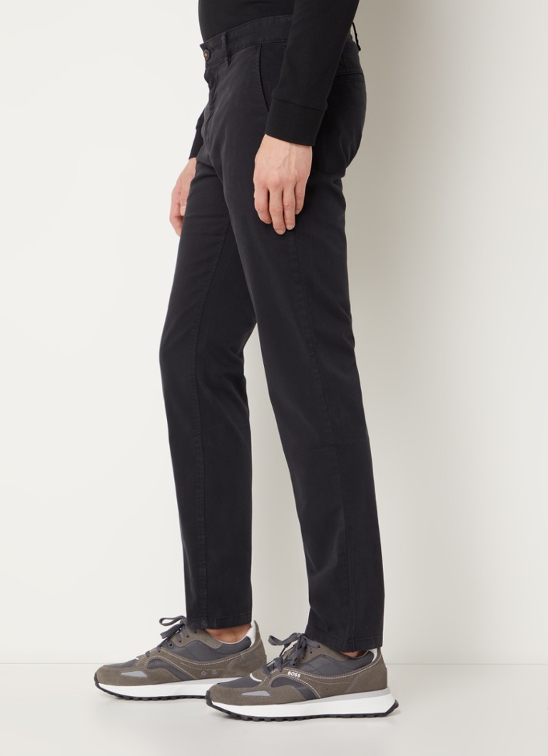 Pantaloni chino slim fit z kolekcji Hugo Boss