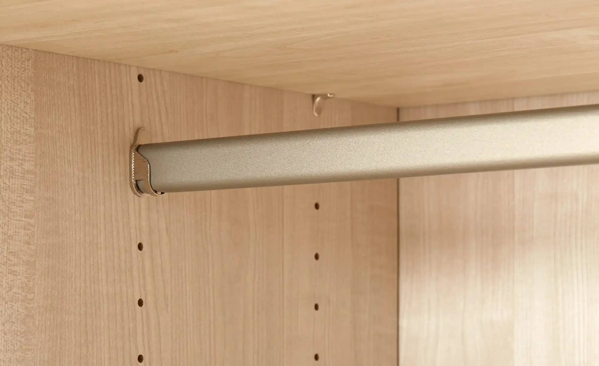 Drehtürenschrank