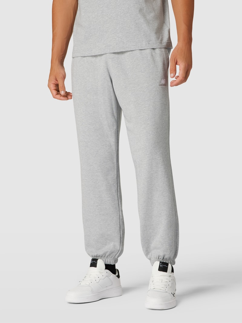 Sweatpants mit Label-Detail in hellgrau meliert