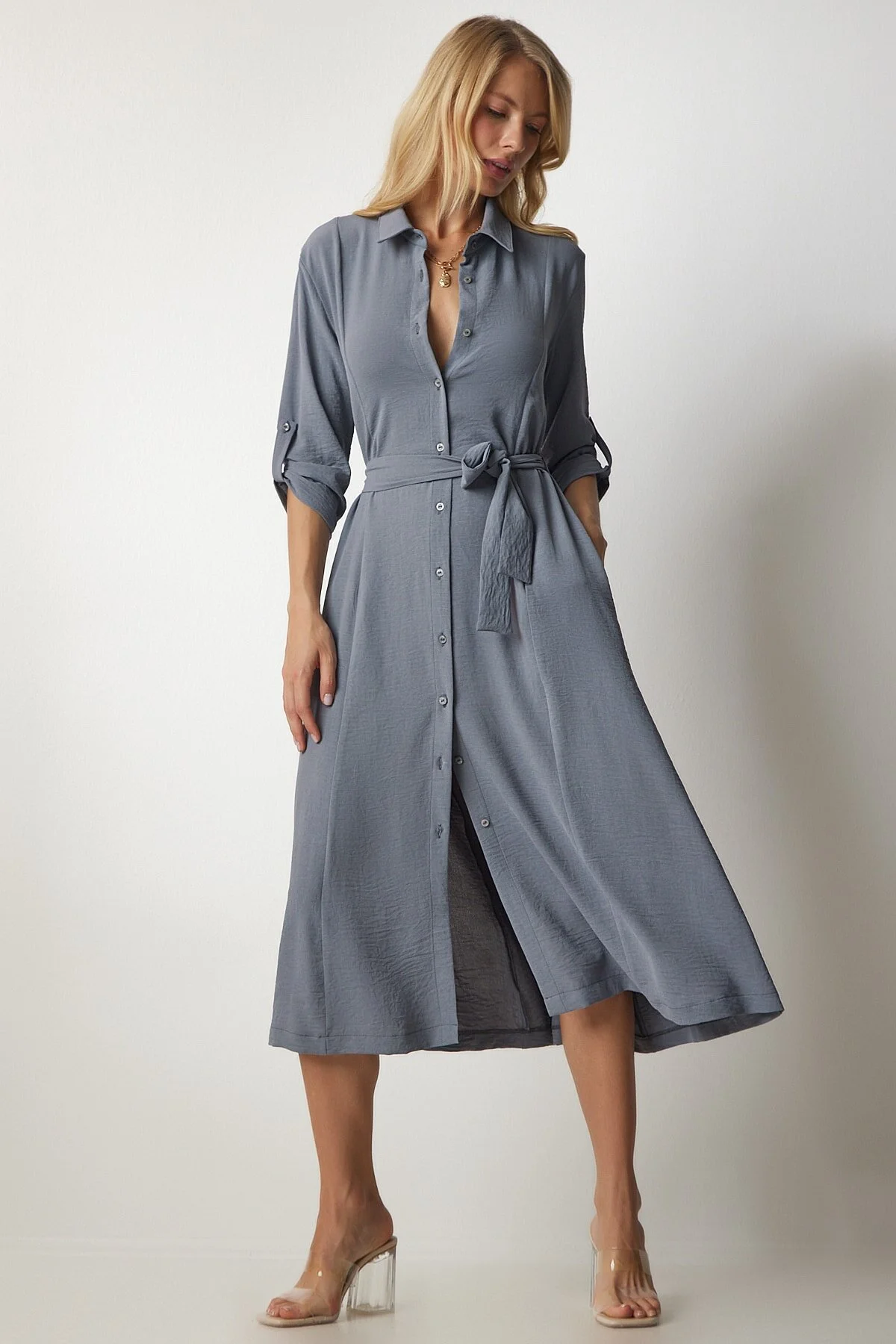 Happiness İstanbul  Graues Damen-Hemdkleid mit Gürtel DD01256