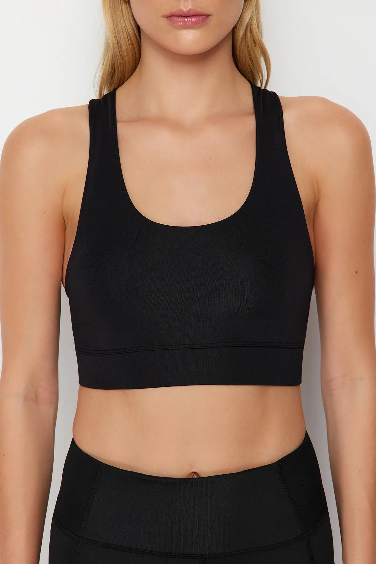 Trendyol Collection  Schwarzer Sport-BH mit Trägern und Styling-Funktion THMSS24SS00018