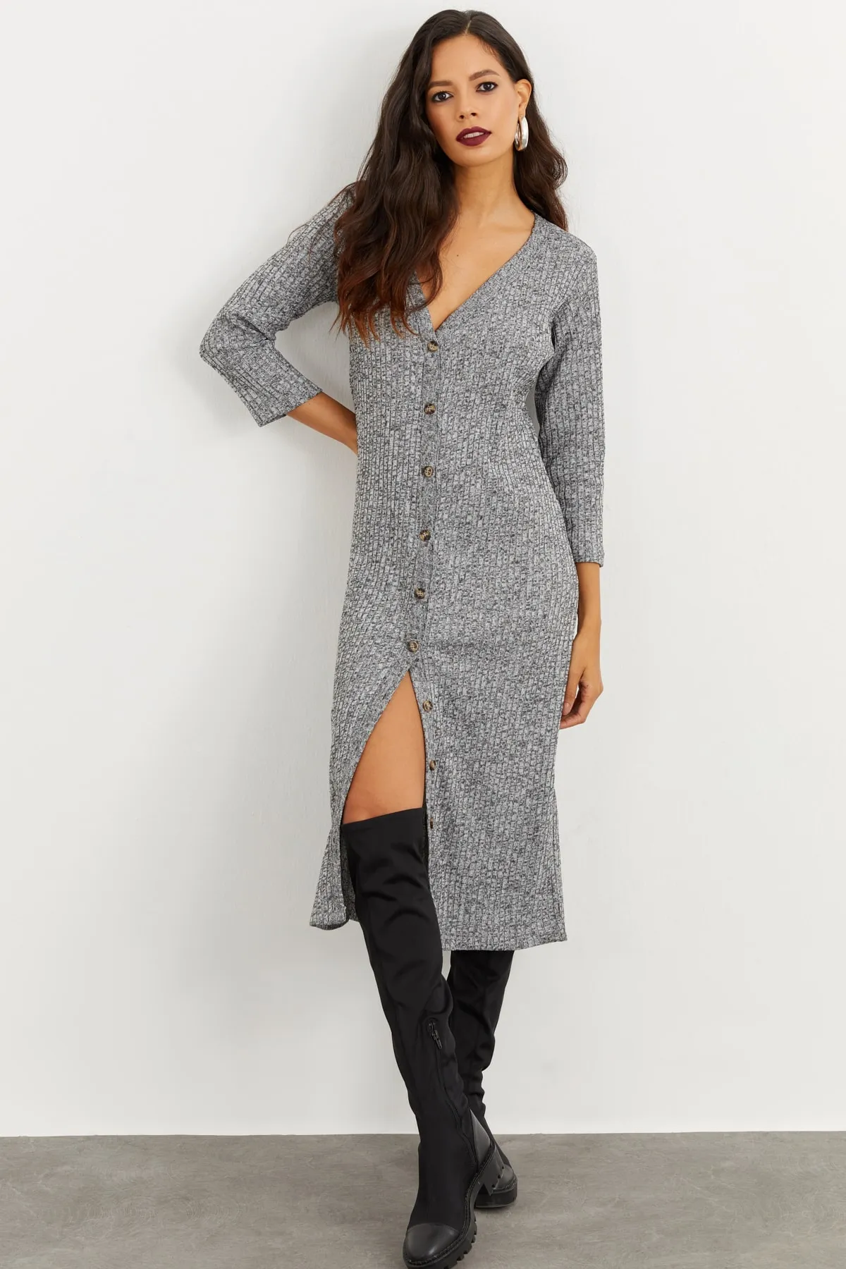 Cool & Sexy  Graues Damenkleid mit Knöpfen İZ02464710
