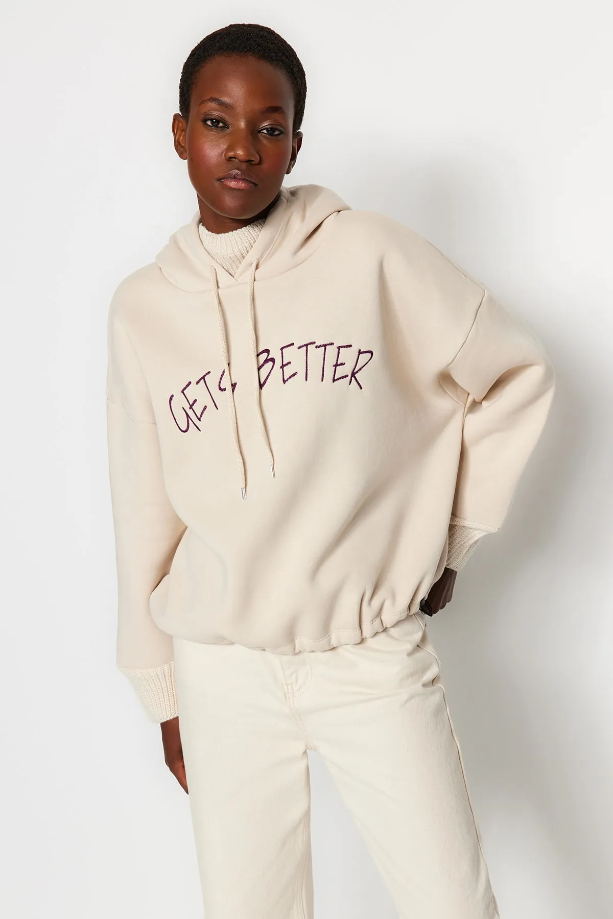 Trendyol Collection  Stone Dickes Fleece Innenstrickband Detailliertes Strick-Sweatshirt mit Kapuze TWOAW22SW1806