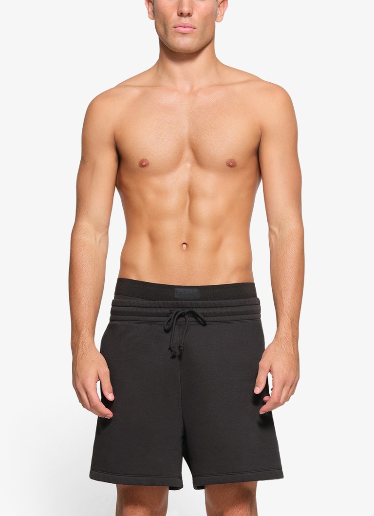 Pantaloni scurți din fleece SKIMS cu buzunare laterale