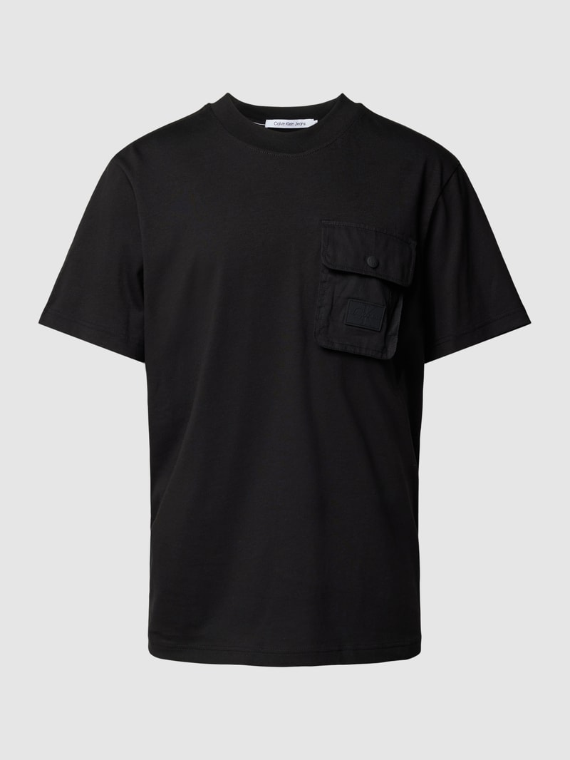 T-Shirt mit aufgesetzter Brusttasche in black
