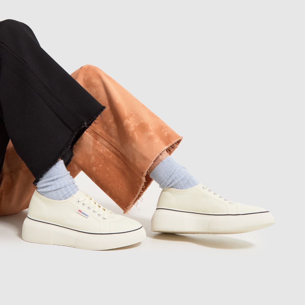 Tenisky Superga 2750 s bublinovou linií v béžové barvě