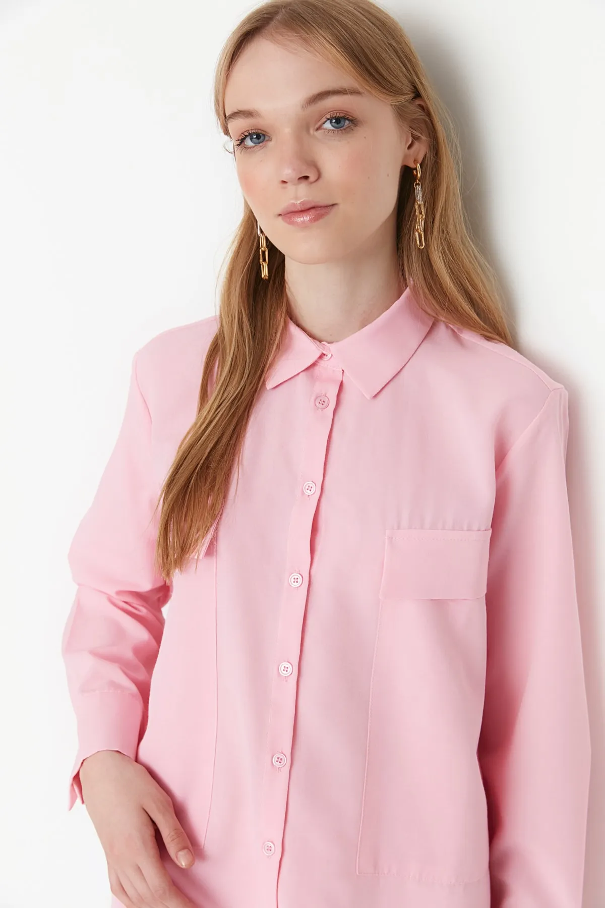 Trendyol Modest  Rosa gewebtes Hemd mit Taschendetail TCTSS21TN0059