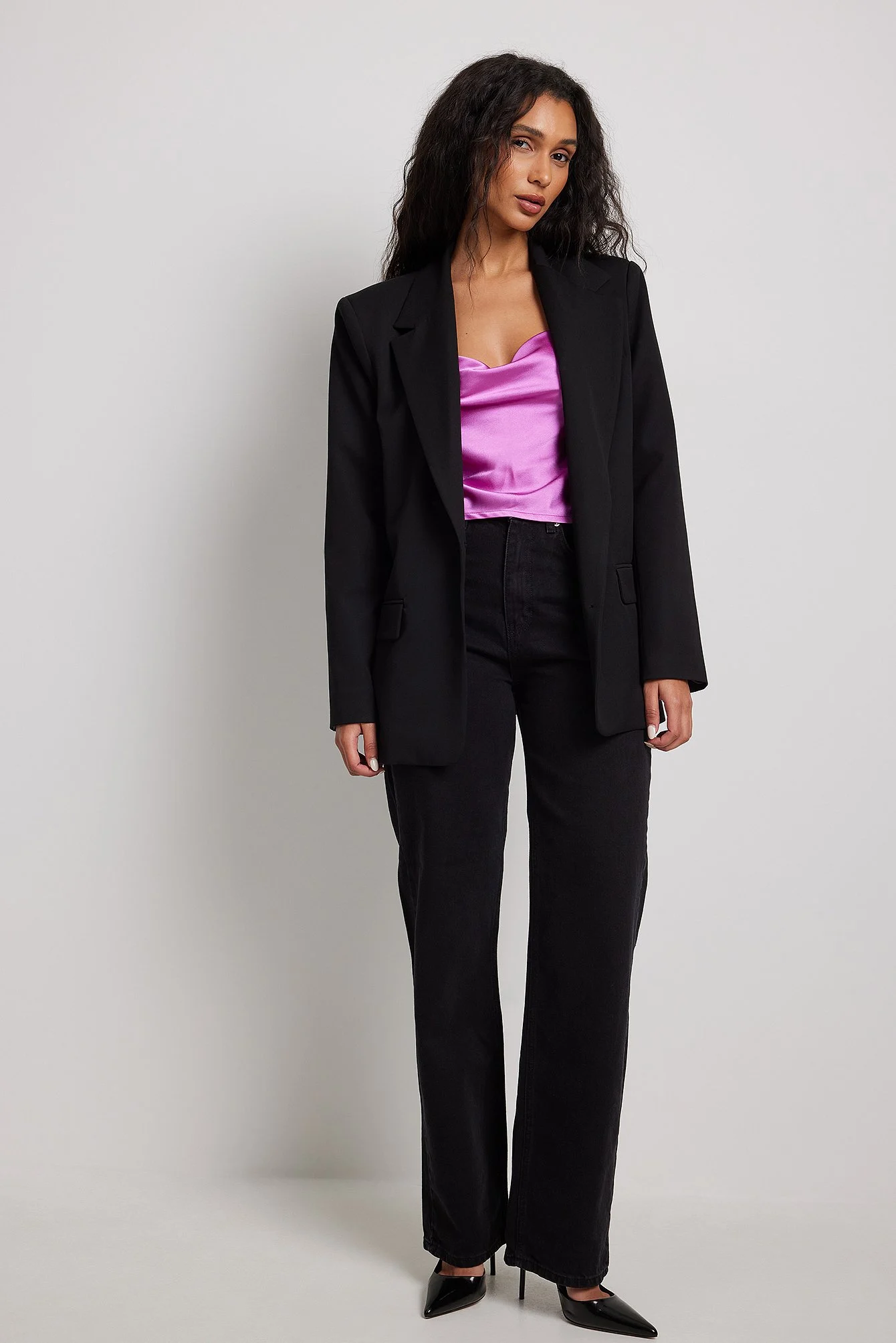 Top mit Wasserfallfront und Kettendetail