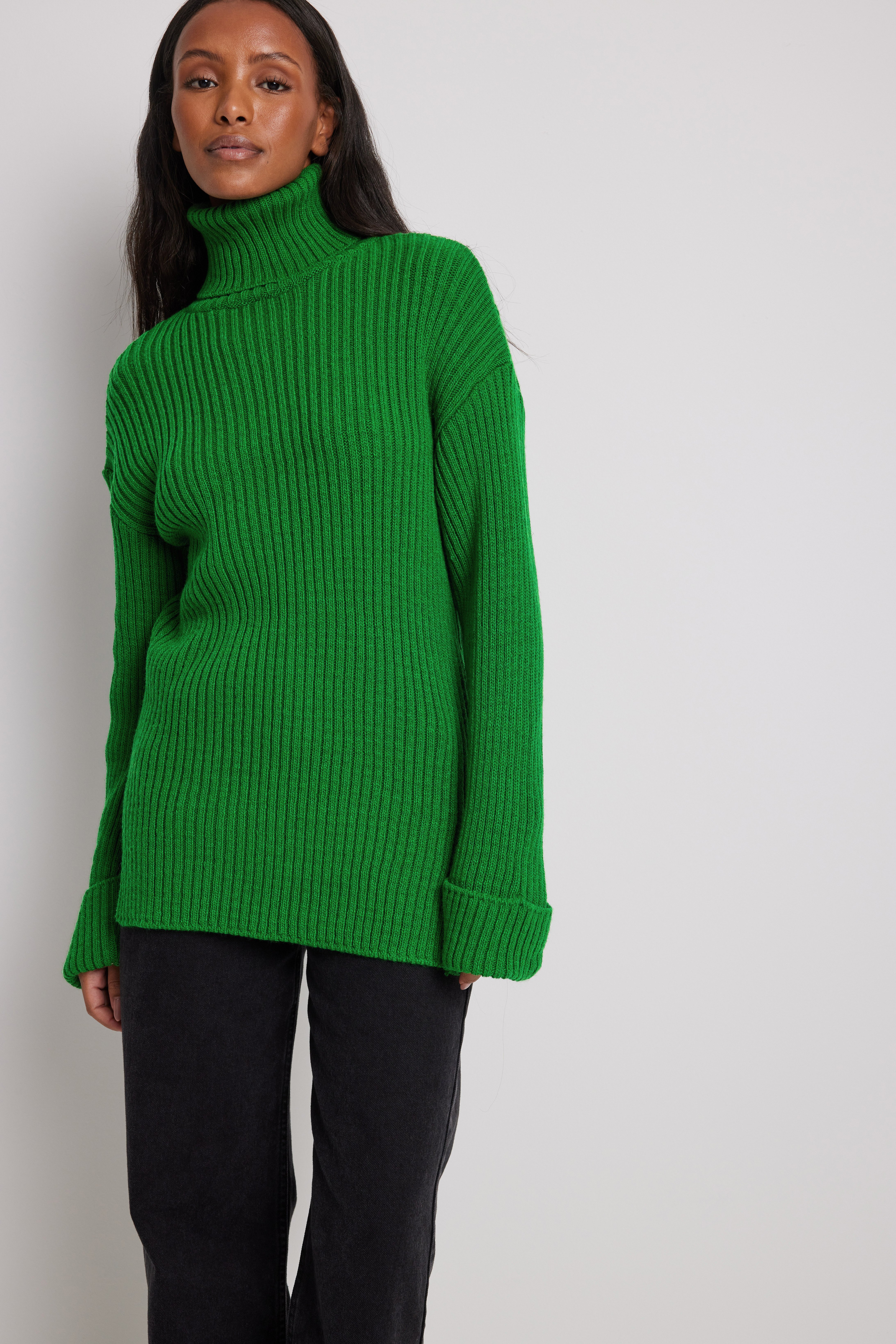 Gerippter Strickpullover mit Rollkragen
