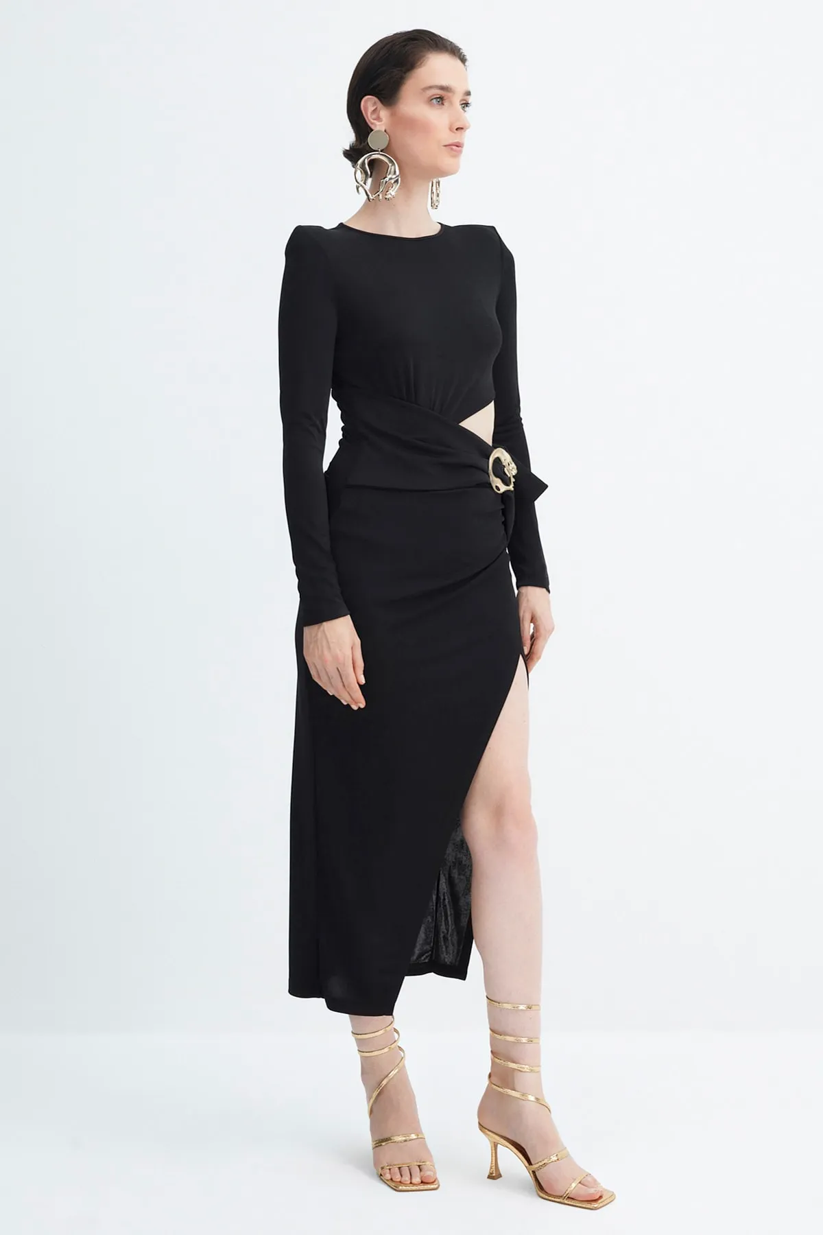 Trendyol Collection  X Zeynep Tosun Schwarzes Abendkleid mit Accessoires TPRAW23EL00402