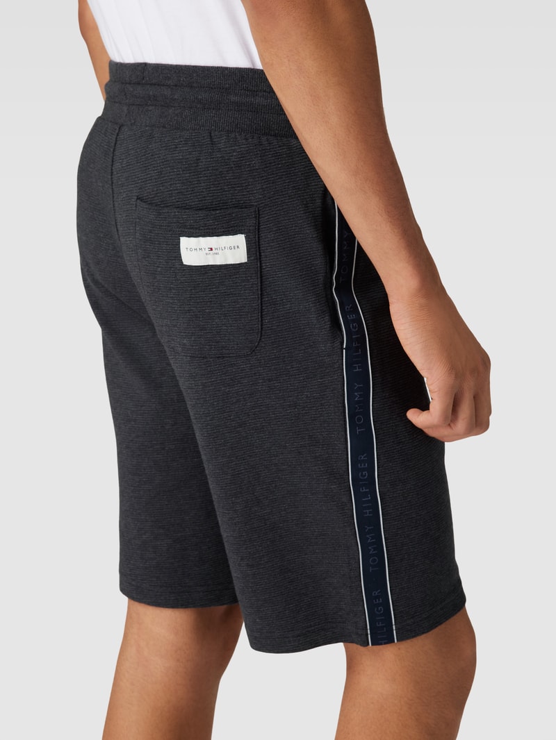 Sweatshorts mit Waffelstruktur Modell 'ESTABLISHED' in mittelgrau meliert