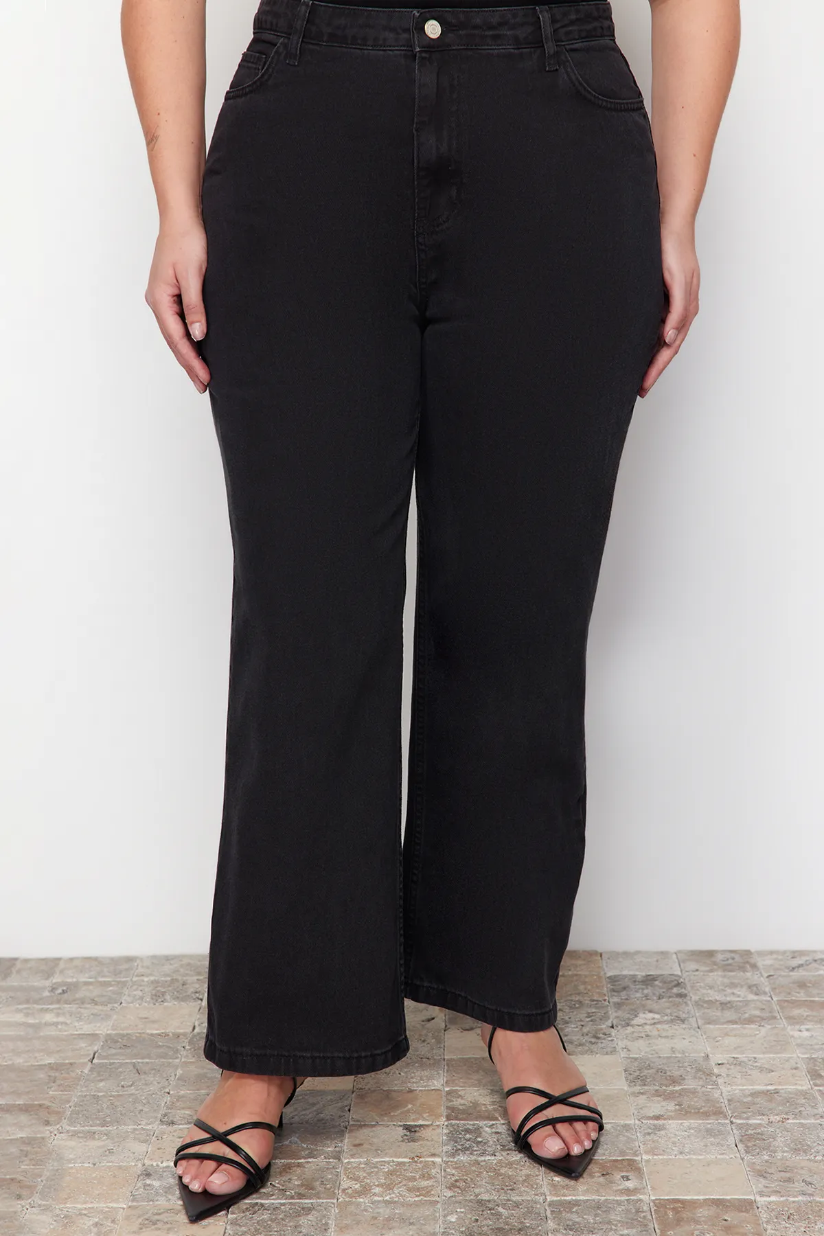 Trendyol Curve  Anthrazitfarbene, weit geschnittene Jeans mit hoher Taille TBSSS22JE0211