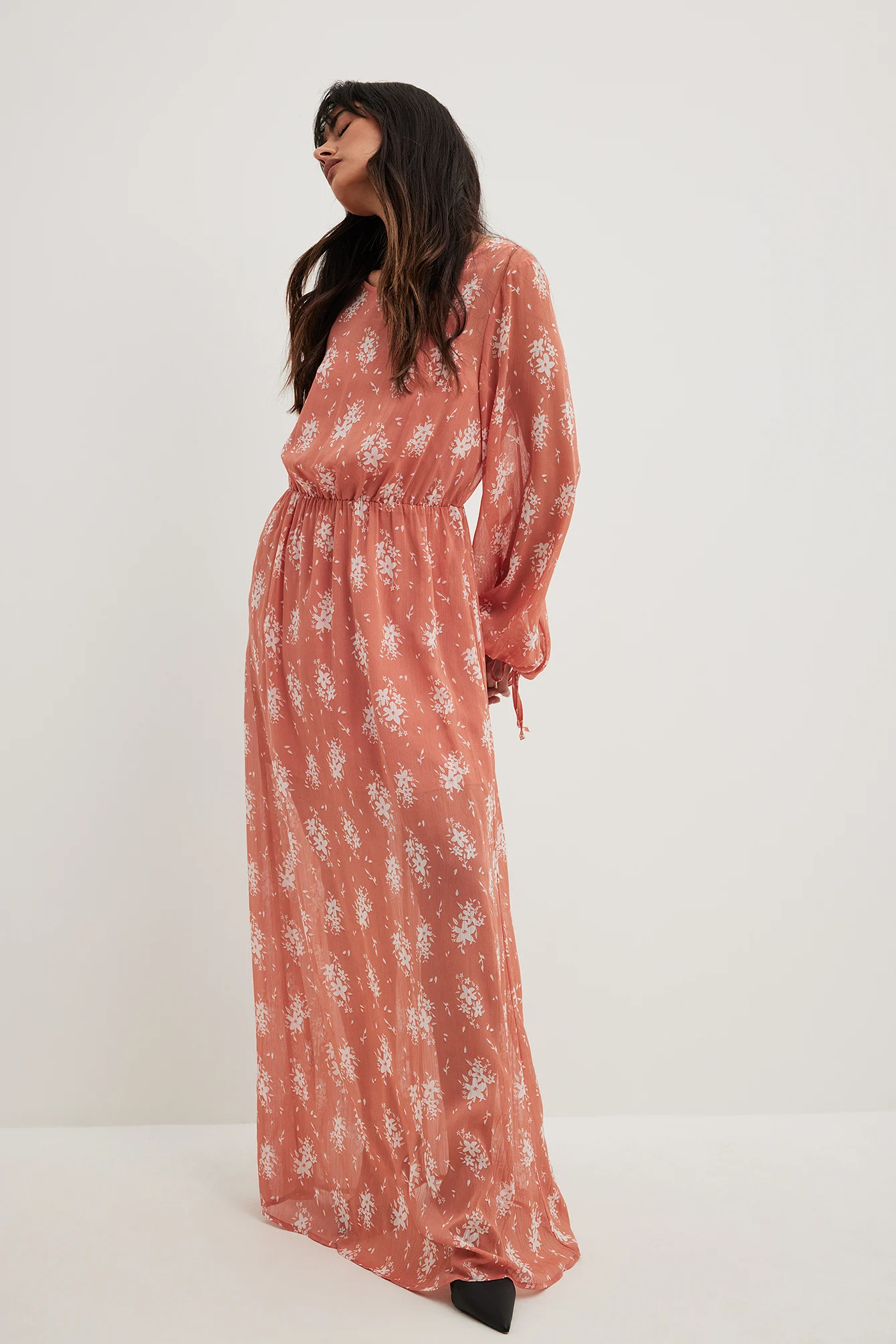 Maxikleid mit Volantärmeln