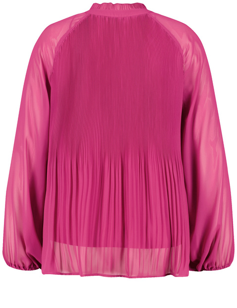 Ausgestellte Plisseebluse