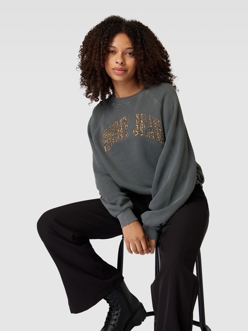 Sweatshirt mit Label-Print in mittelgrau