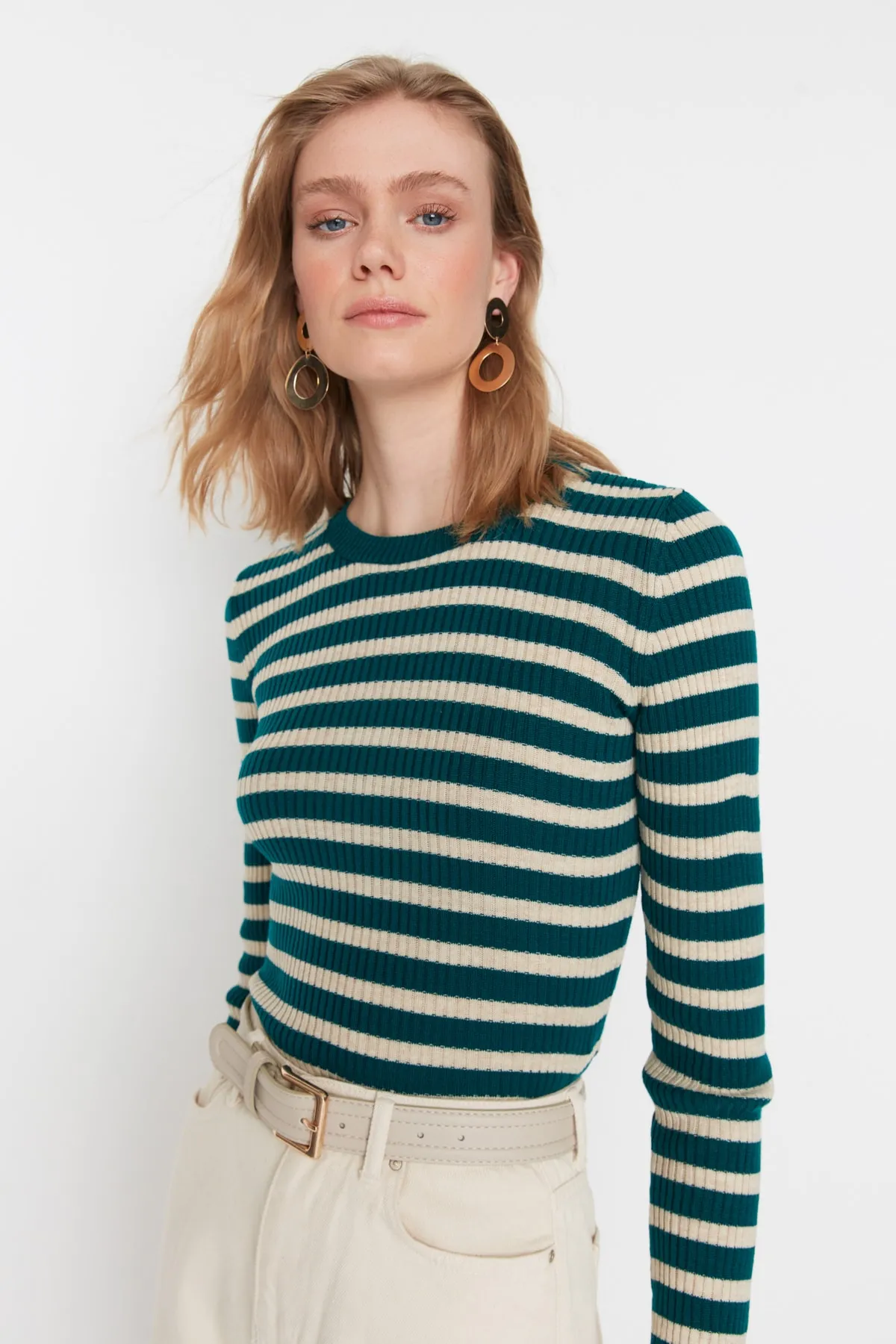 Trendyol Collection  Grüner Basic Strickpullover mit Streifen TWOAW21KZ0942