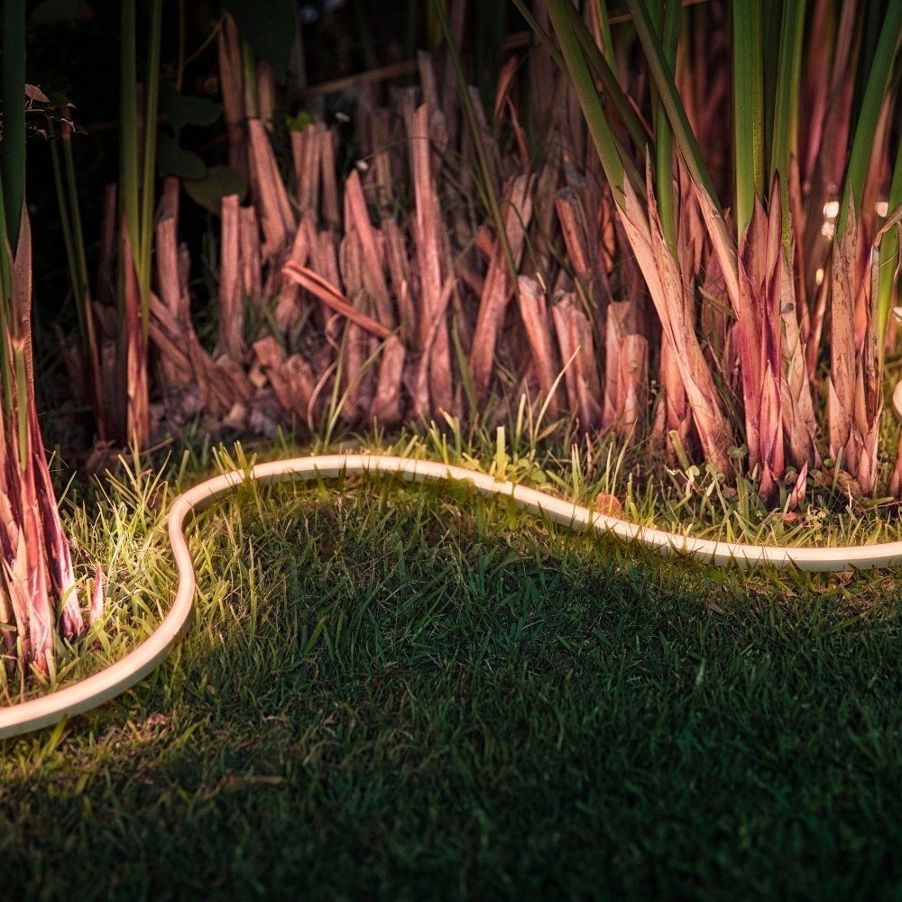 Philips Hue Gartenleuchte Bluetooth White & Color Ambiance Outdoor Lightstrip 5m, keine Angabe, Leuchtmittel enthalten: Ja, fest verbaut, LED, warmweiss, LED Streifen
