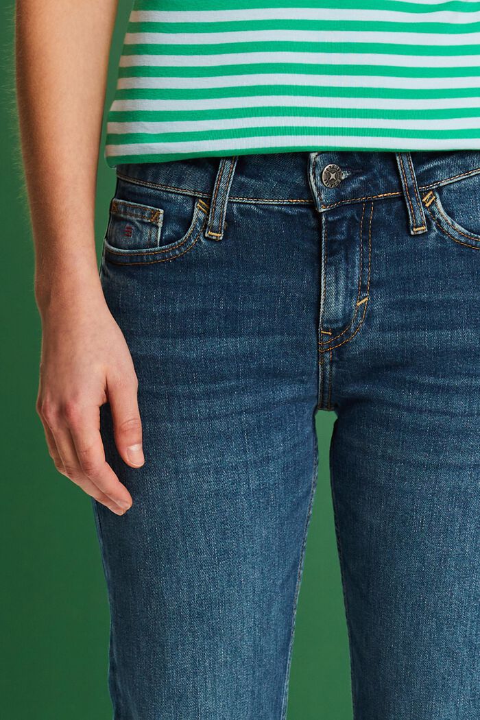 Gerade Jeans mit mittelhohem Bund