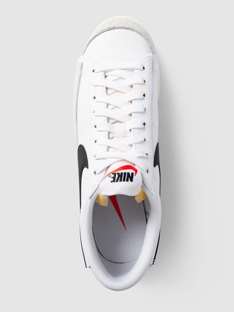Sneaker aus Leder mit Label-Detail in weiß