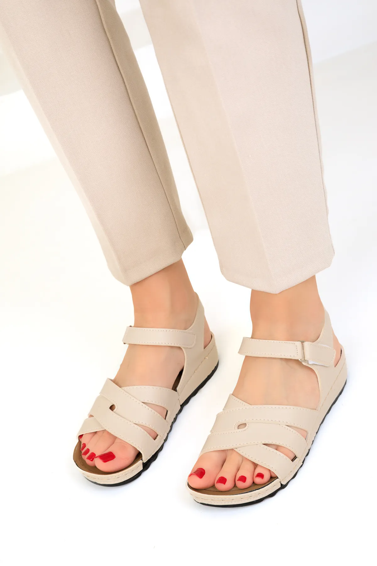 SOHO  Beige Damensandalen 17874