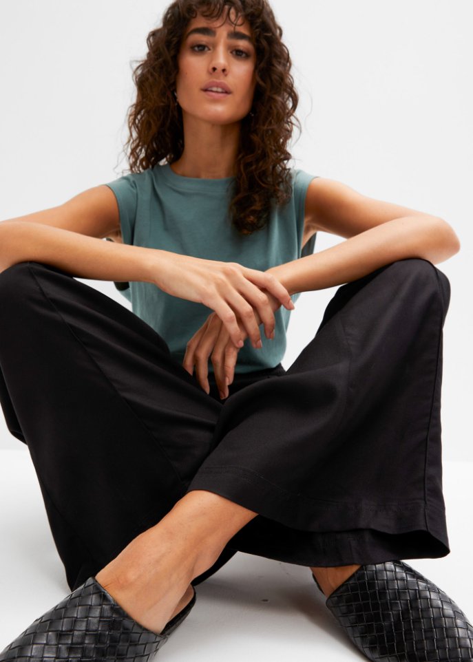 Weite Hose aus Viscose mit High-Waist-Smockbund, Crepegewebe