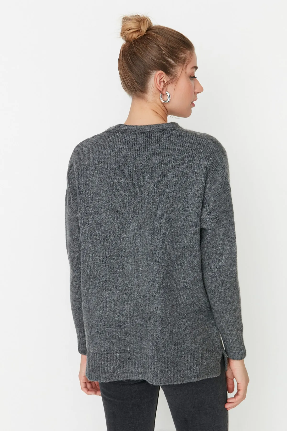 Trendyol Collection  Anthrazitfarbener Basic-Cardigan aus weicher, strukturierter Strickware TWOAW20HI0213