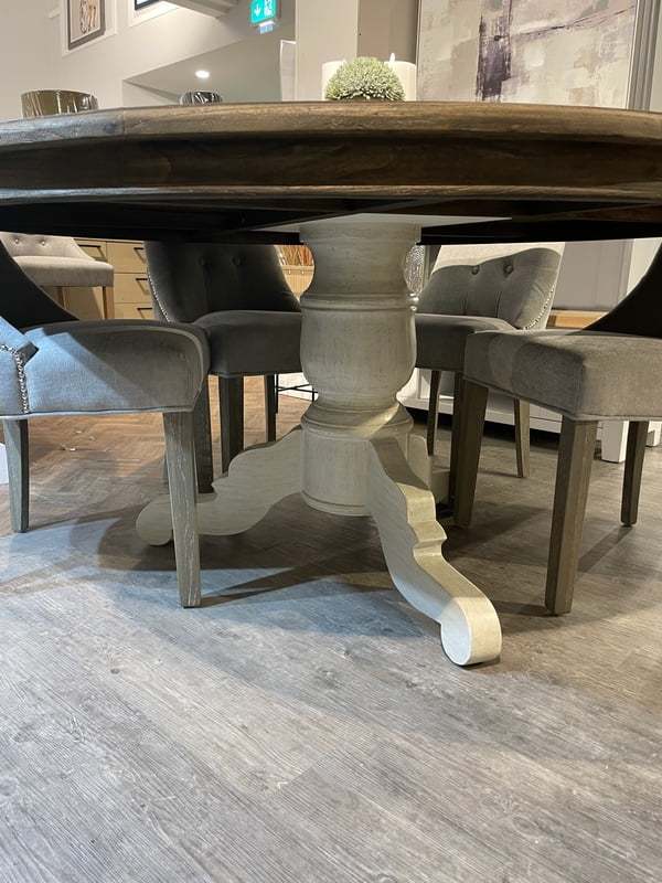 Round Table
