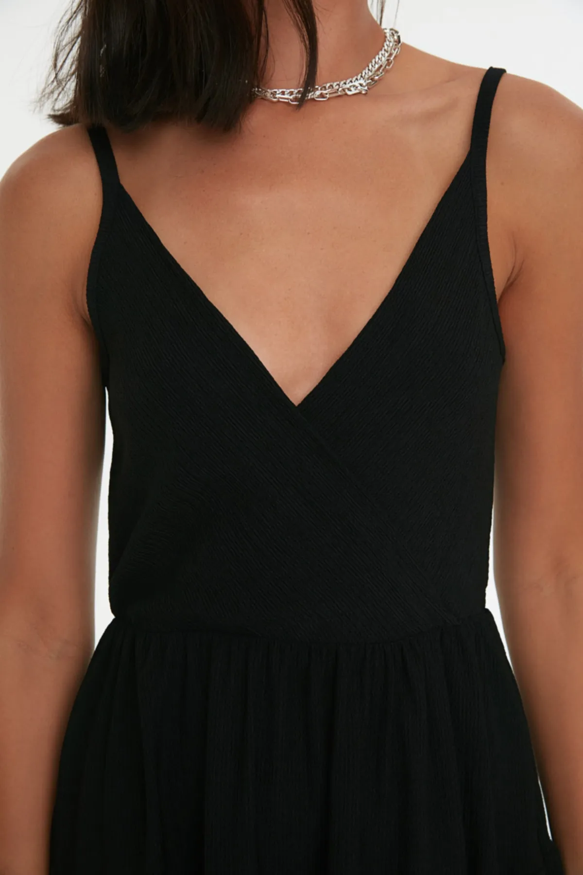 Trendyol Collection  Schwarzes, zweireihiges, gewickeltes Mini-Strickkleid mit Trägern TWOSS22EL2766