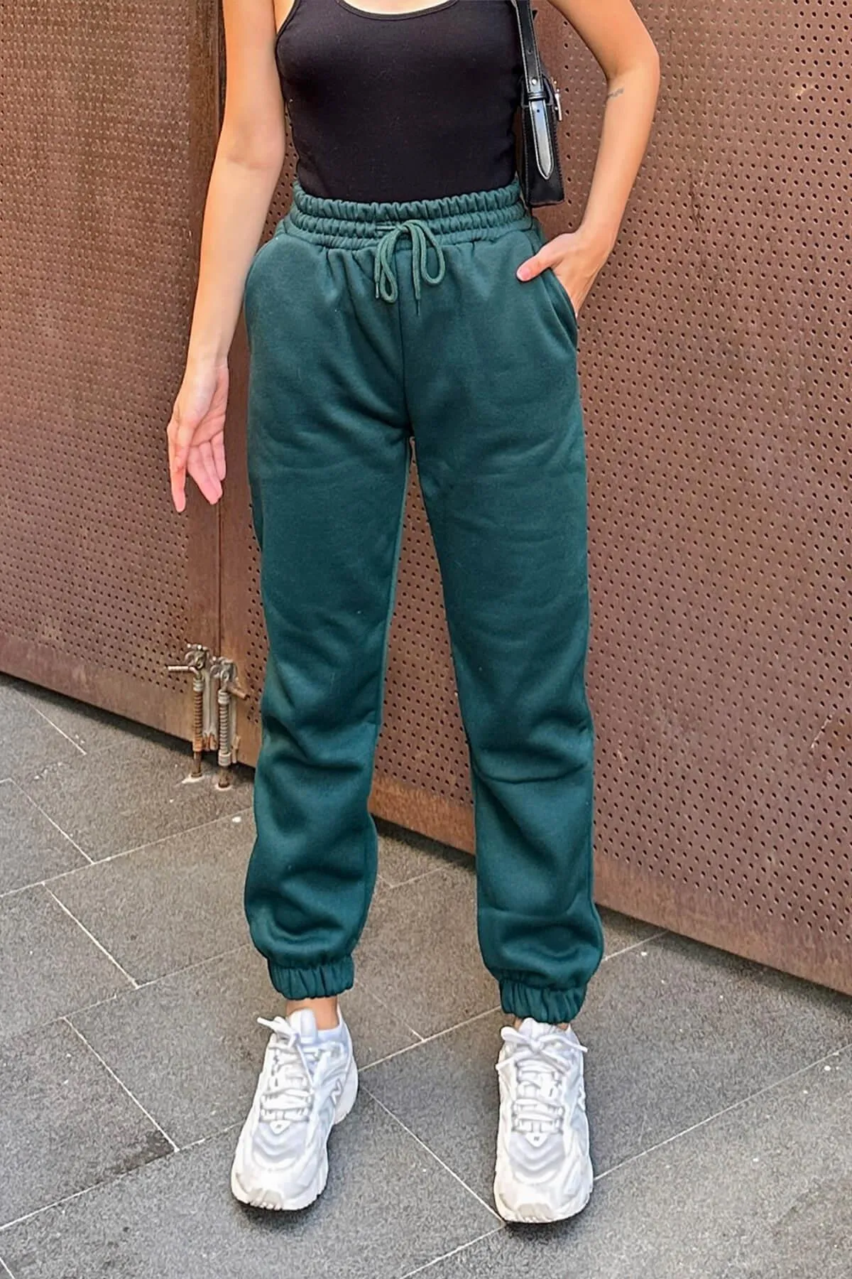 Swist  Smaragdgrüne Damen-Jogginghose mit hoher Taille und elastischem Bund innen