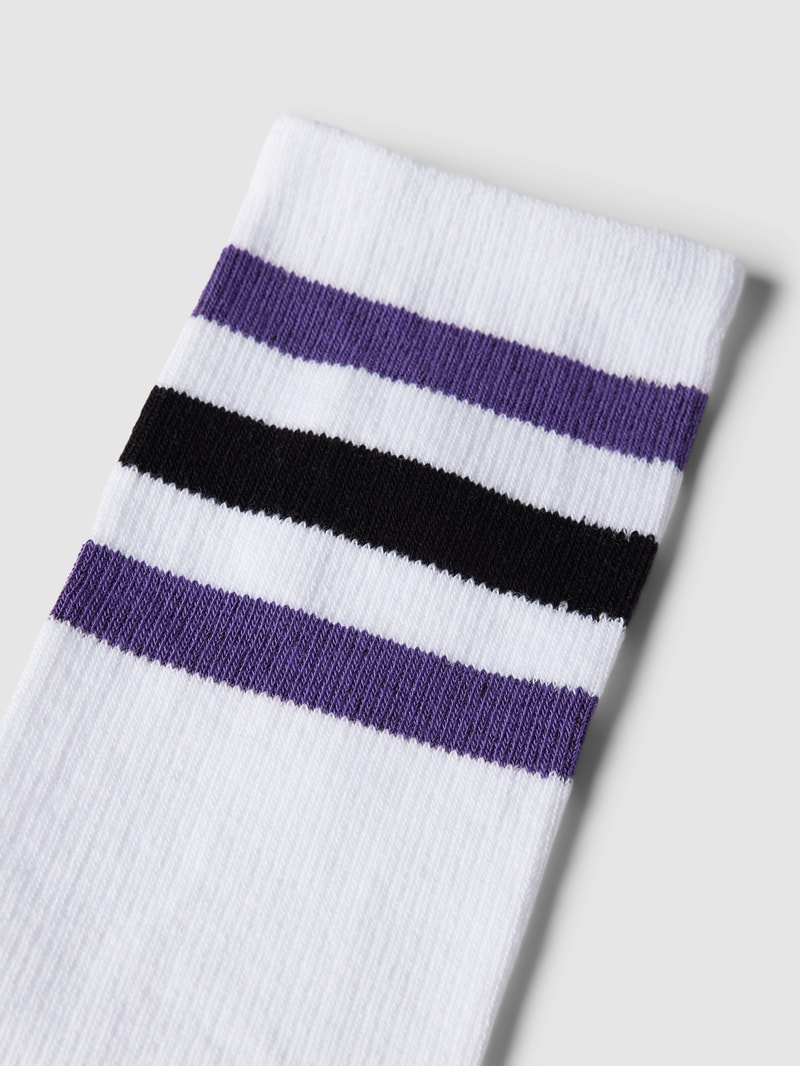 Socken mit Kontraststreifen Modell 'LUTAK' in violett