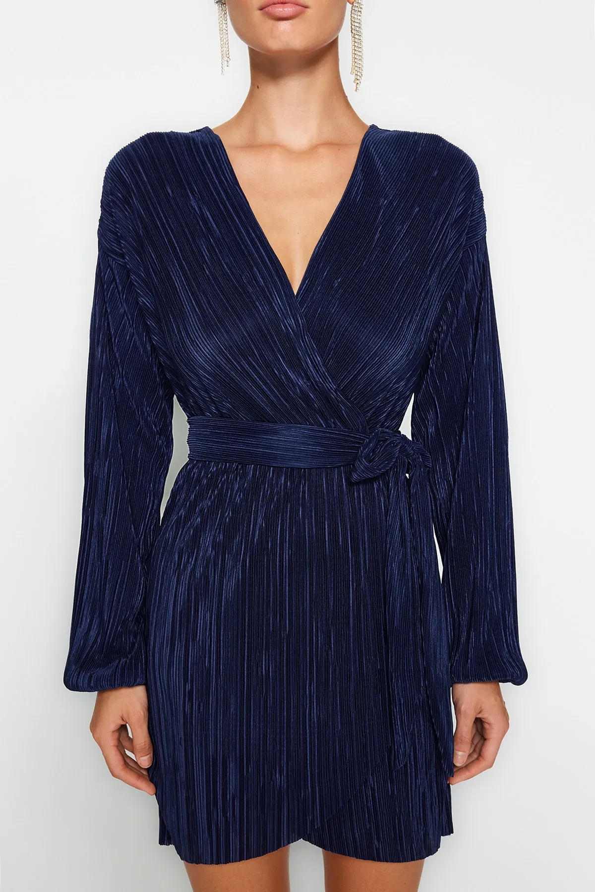 Trendyol Collection  Marineblaues elegantes Abendkleid mit Taillengürtel/Skater-Strick, gefüttert und plissiert TPRAW24EL00108