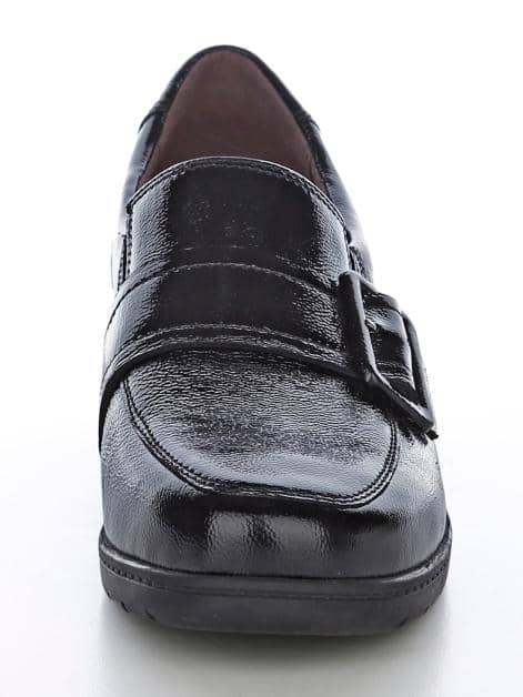 Slipper in Lackoptik