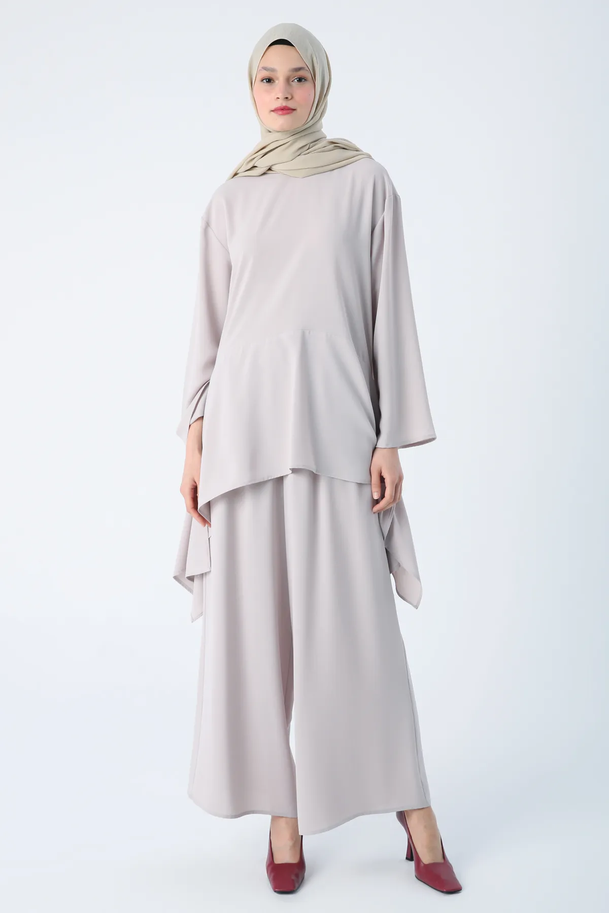 ALLDAY  Lässiger Anzug mit asymmetrisch geschnittener Steintunika und Hose mit weitem Bein