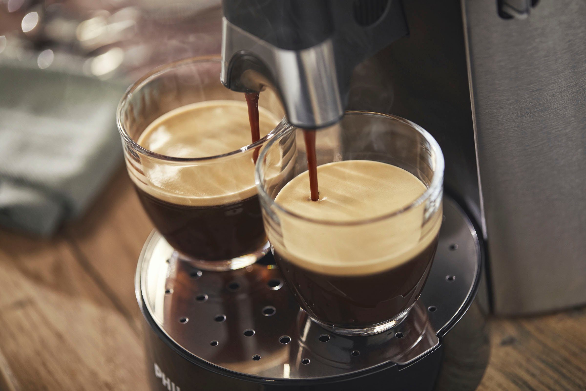 Philips Senseo Kaffeepadmaschine Select CSA250/10, aus 21% recyceltem Plastik, +3 Kaffeespezialitäten, Memo-Funktion, inkl. Gratis-Zugaben im Wert von € 14,- UVP