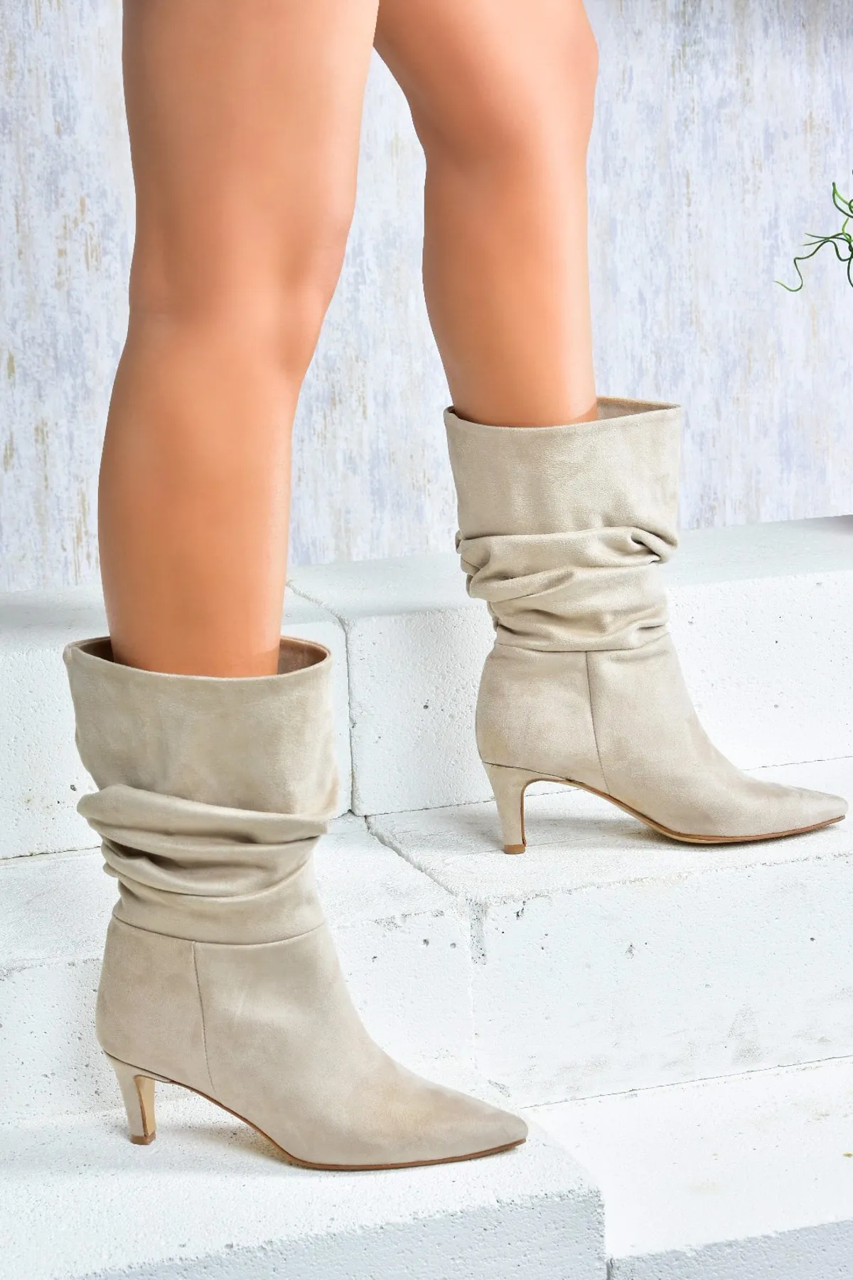Fox Shoes  Haut-Wildleder-geraffte Damenstiefel mit kurzem Absatz L882861902