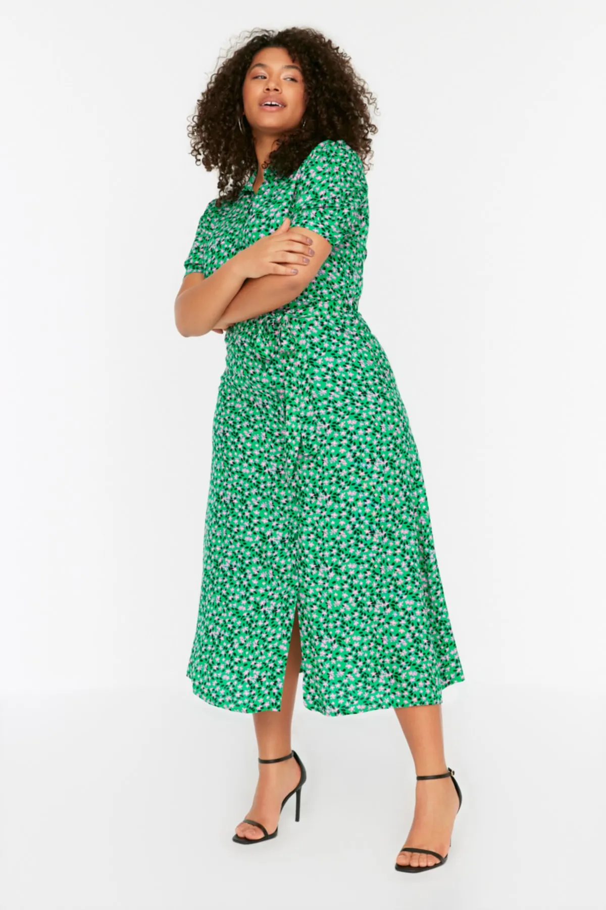 Trendyol Curve  Grünes gewebtes Hemdblusenkleid mit Blumengürtel TBBSS22EL1607