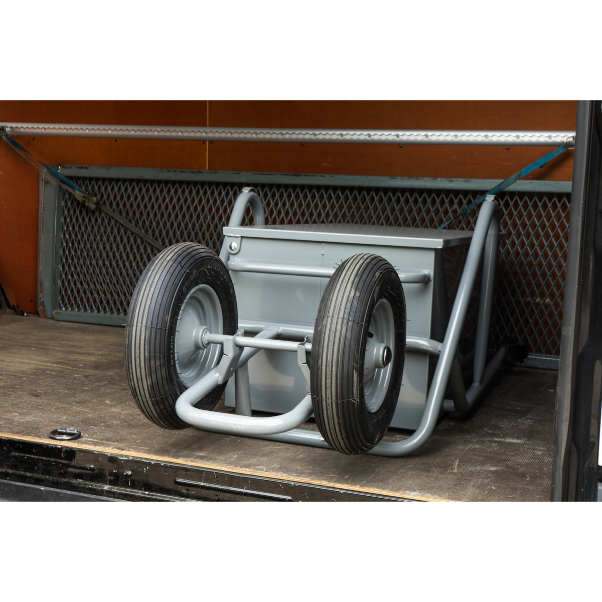 Matador 12100 Zweirädrige Kippschubkarre, 300 kg Tragkraft