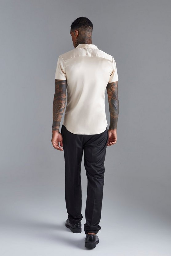 Kurzärmliges Muscle-Fit Hemd aus Satin