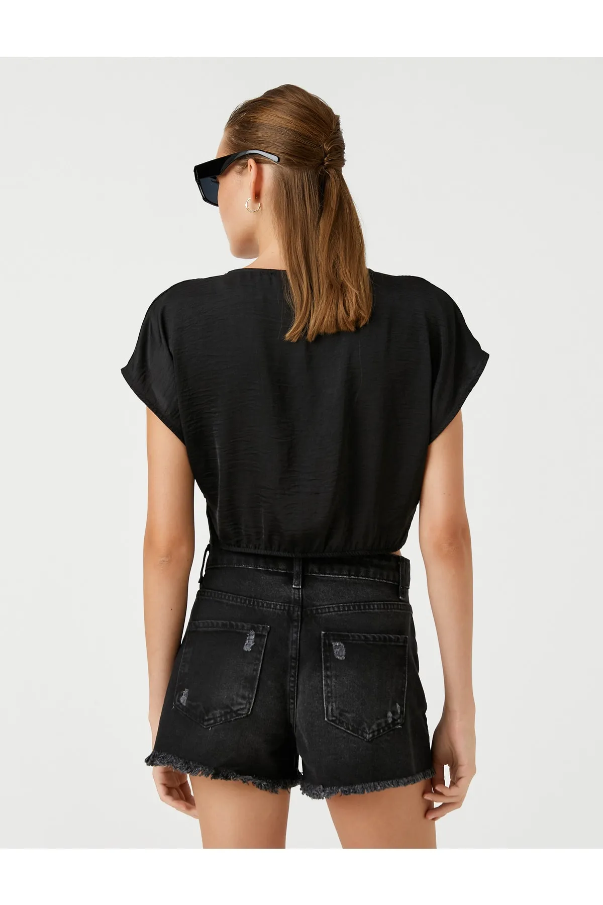Koton  Raffende, detaillierte Crop-Bluse im Satin-Look