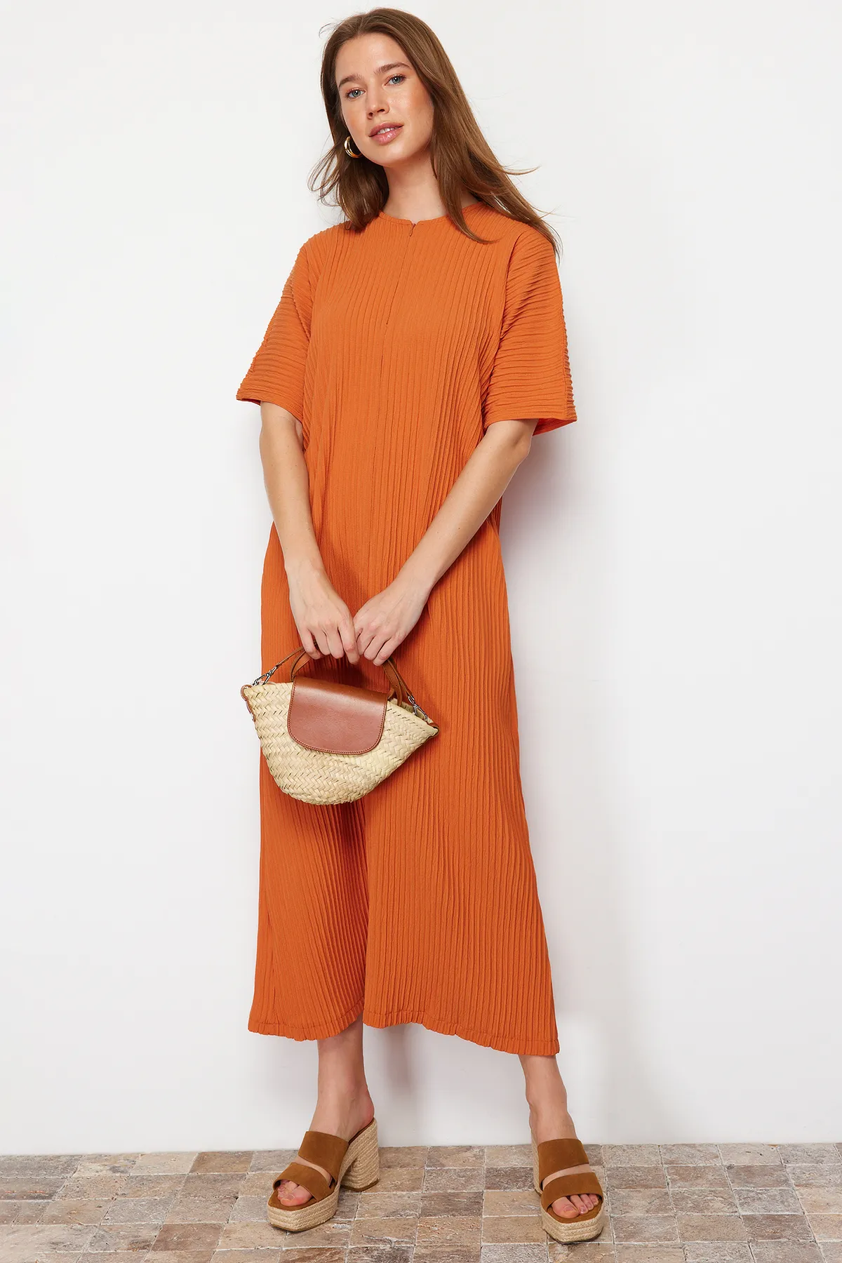 Trendyol Modest  Gefliestes Kleid mit Reißverschluss vorne und gewebtem Detail TCTSS24EB00172