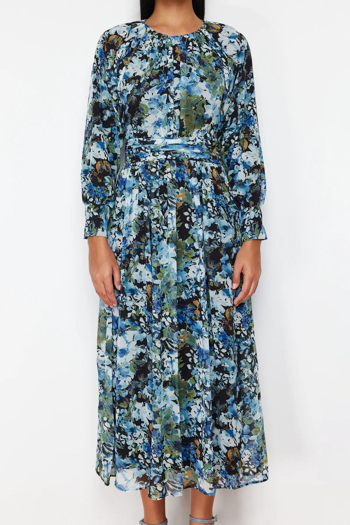 Trendyol Modest  Schwarz-blaues, gewebtes Kleid mit Blumengürtel und detailliertem Gürtel TCTSS24EB00045