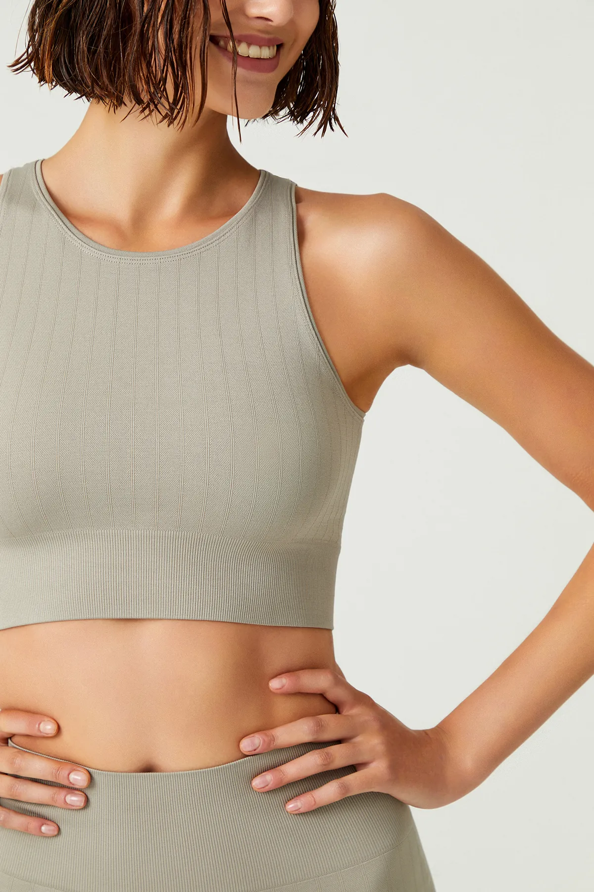 LOS OJOS  x Melodi Soft Khaki Neckholder Nahtloser Sport-BH mit hohem Halsausschnitt