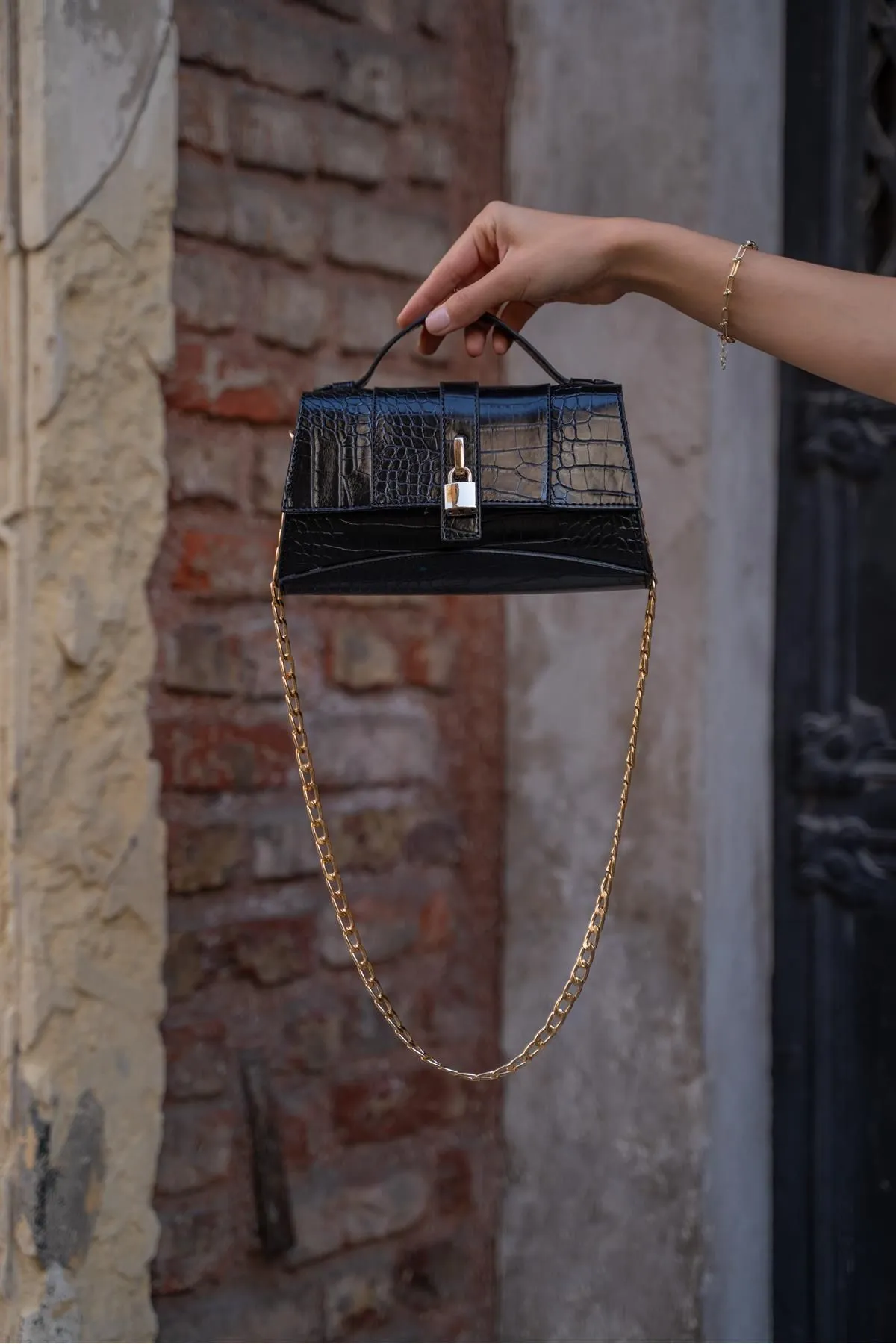 Madamra  Schwarze City-Tasche für Damen mit Krokodilmuster