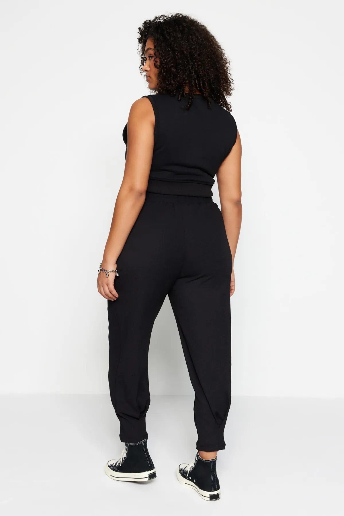 Trendyol Curve  Schwarze Karotten-Strickhose mit elastischem Bund TBBSS23AR00002