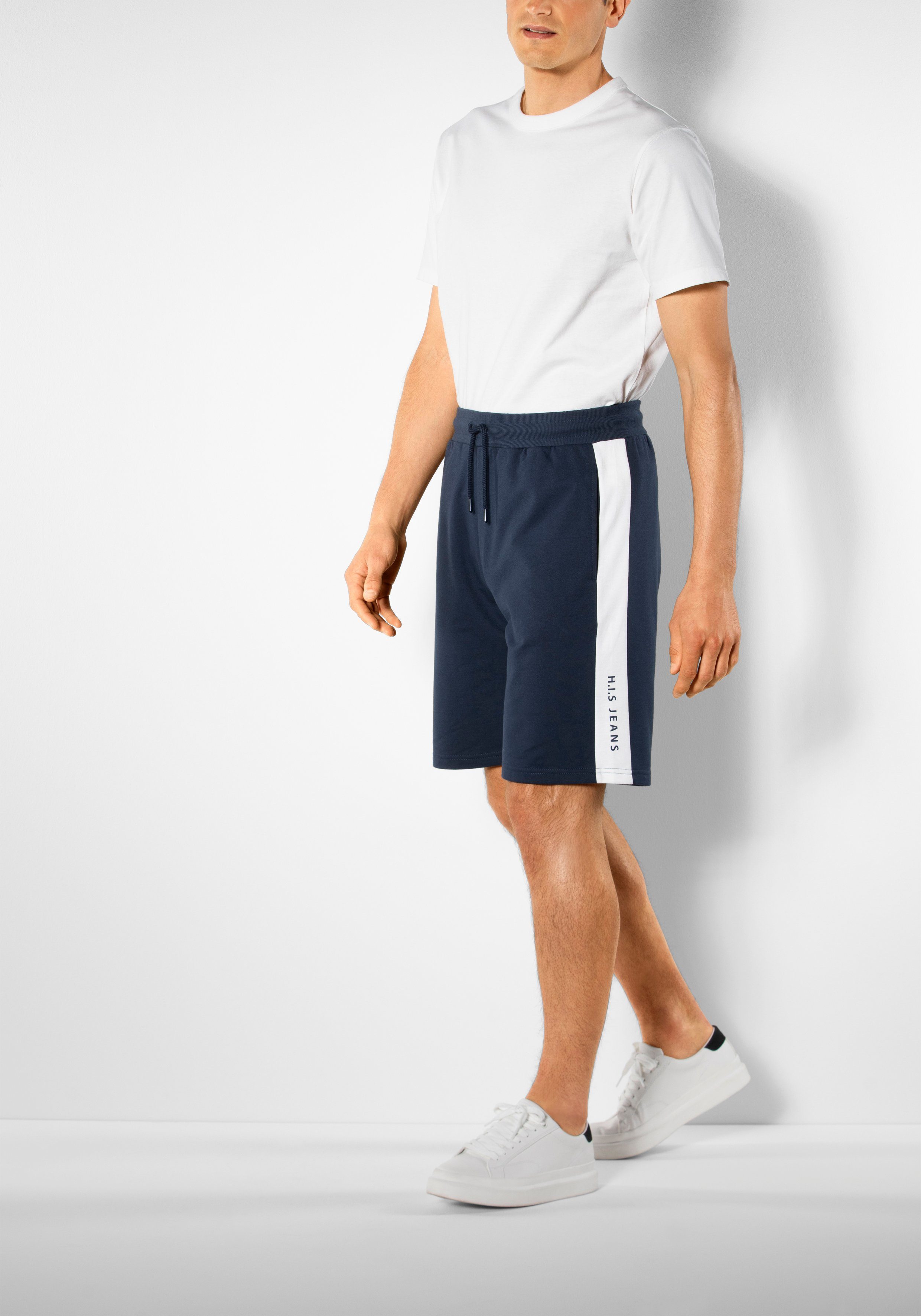 H.I.S Sweatshorts seitlicher Streifen mit Logodruck