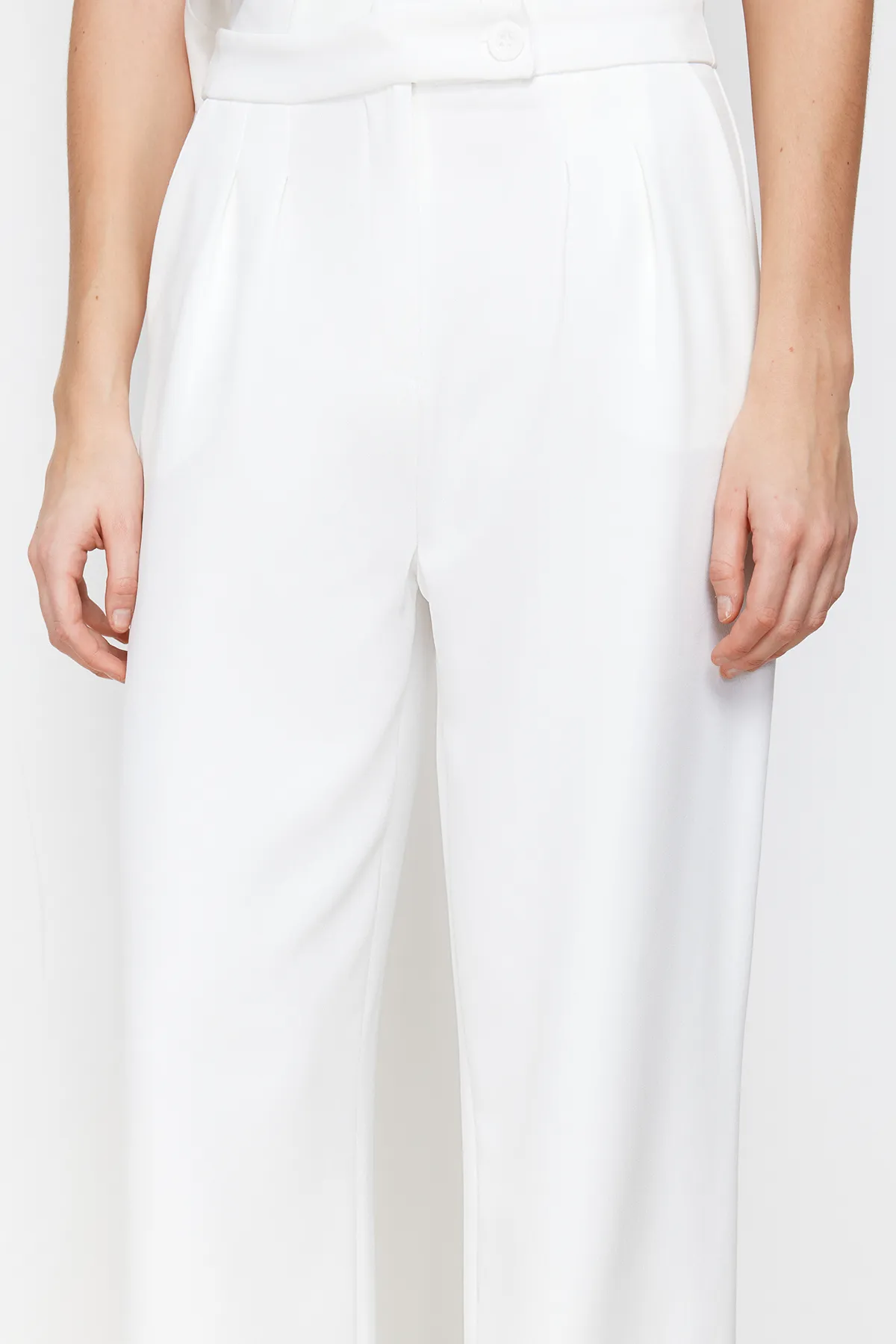 Trendyol Collection  Ecru-weites Bein/weites Bein, gewebte Hose mit hoher Taille TWOAW22PL0066