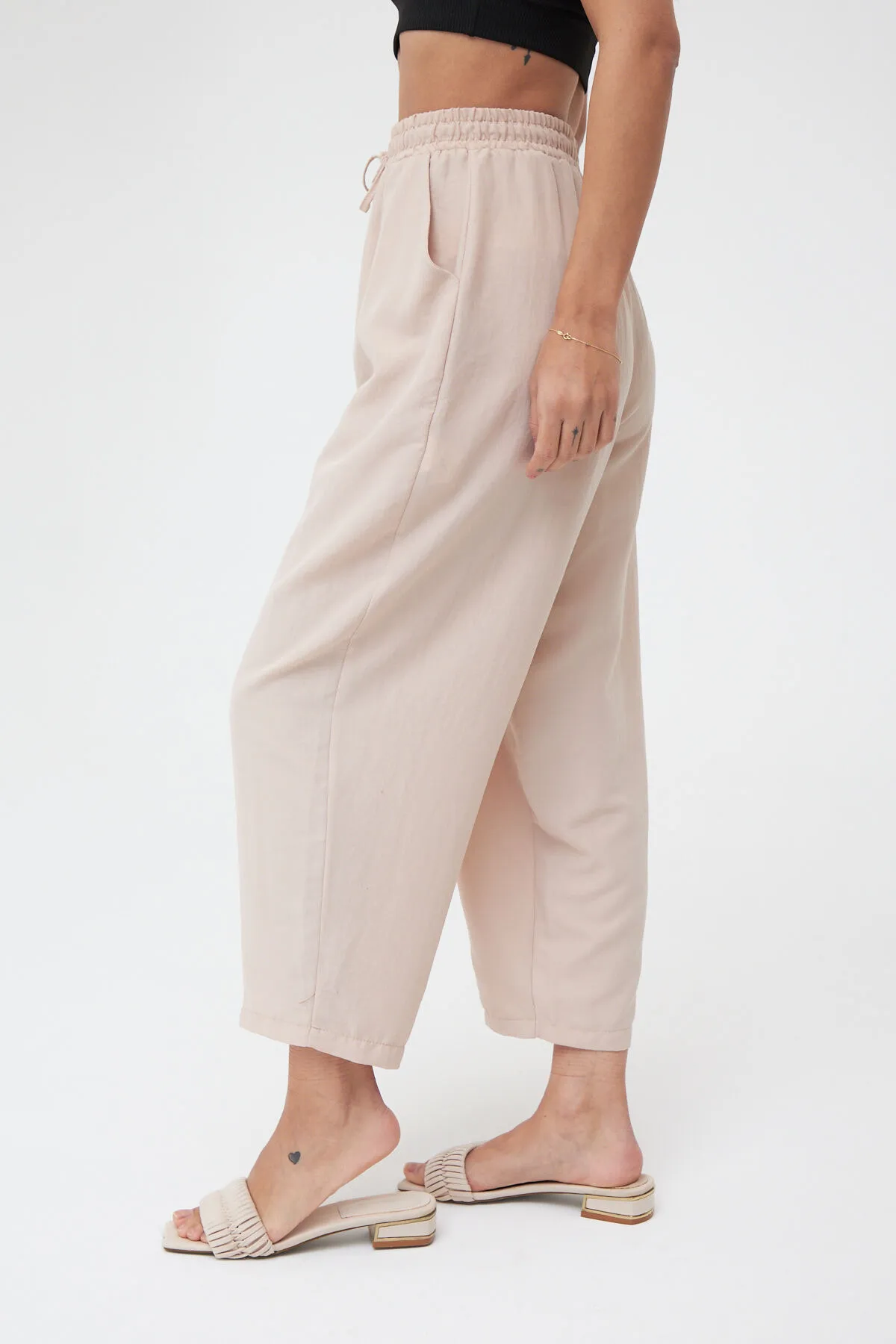 Laluvia  Cremefarbene Ayrobin-Shalwar-Hose mit Taschen