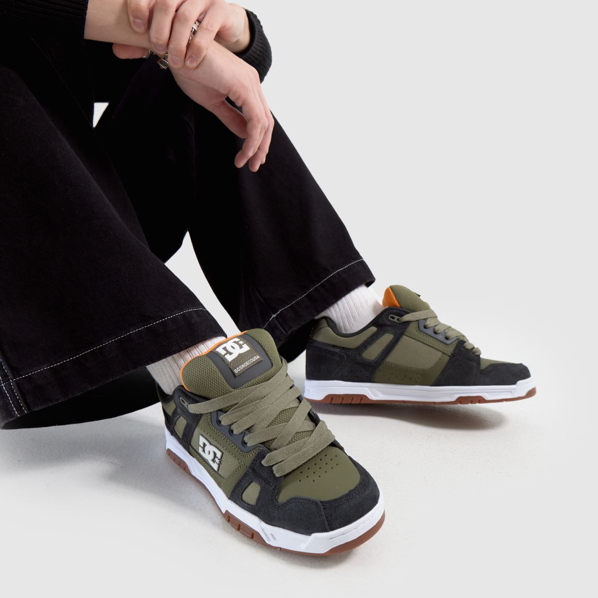 DC svensexa i khaki