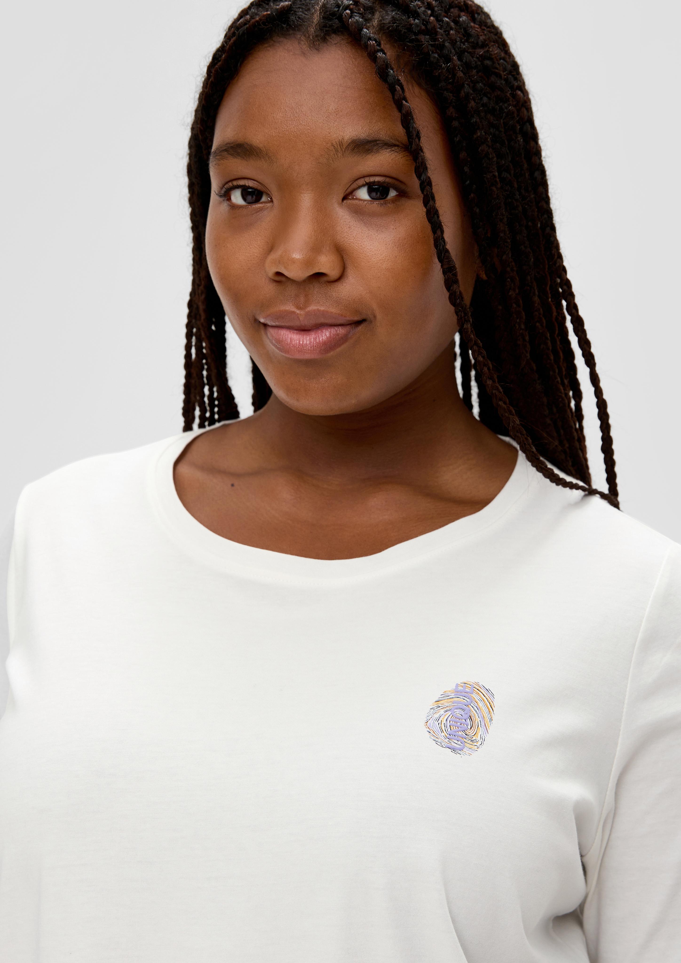 T-Shirt mit gummiertem Print  2135867-02D1