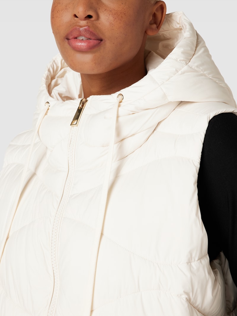 PLUS SIZE Steppweste mit Kapuze Modell 'PANIA' in offwhite